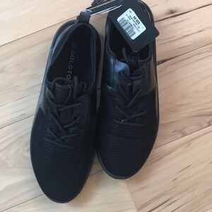 Goldtoe packable mesh sneaker.  NWT